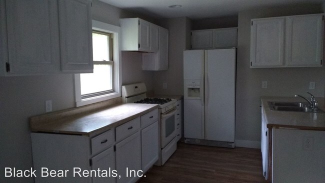 Building Photo - 2 br, 1 bath House - 23 Blalock Ave.