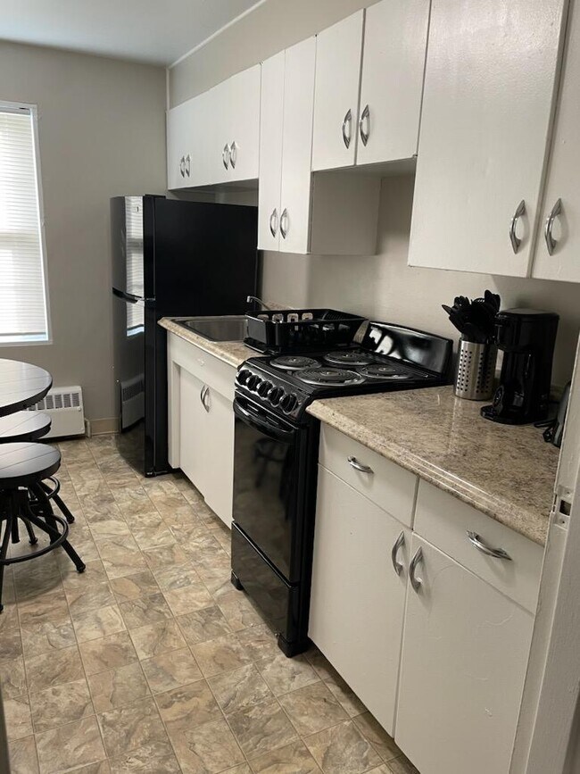 Kitchen - 160 Manor Pky