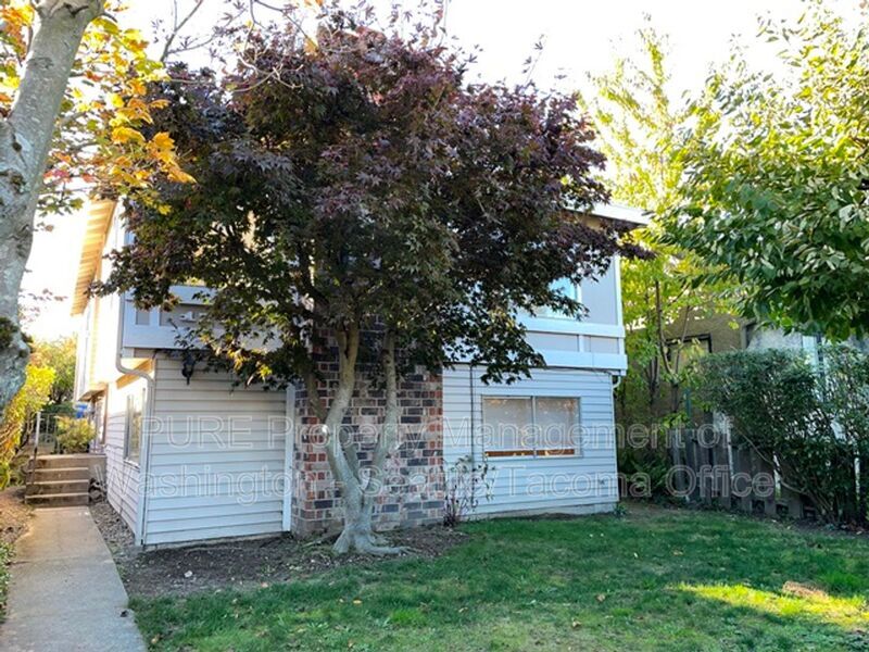 Foto principal - 1727 45th Ave SW