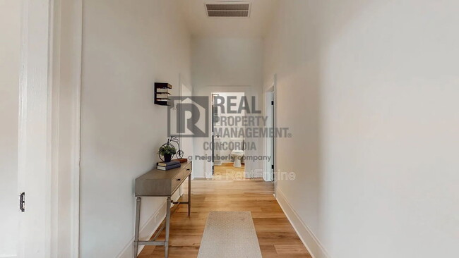 Building Photo - 112 High St