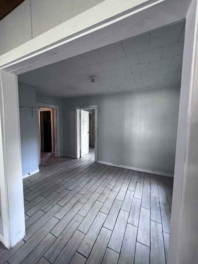 Building Photo - 1112 N College Ave