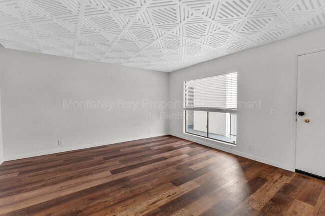 Building Photo - 500 Glenwood Cir