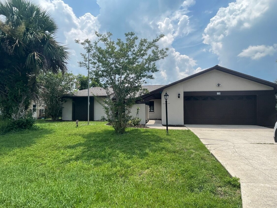 Spacious 3/2/2 on Double Salt Water Canal House Rental in Palm