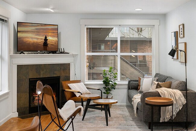 Foto del edificio - 1215 Dexter Ave N
