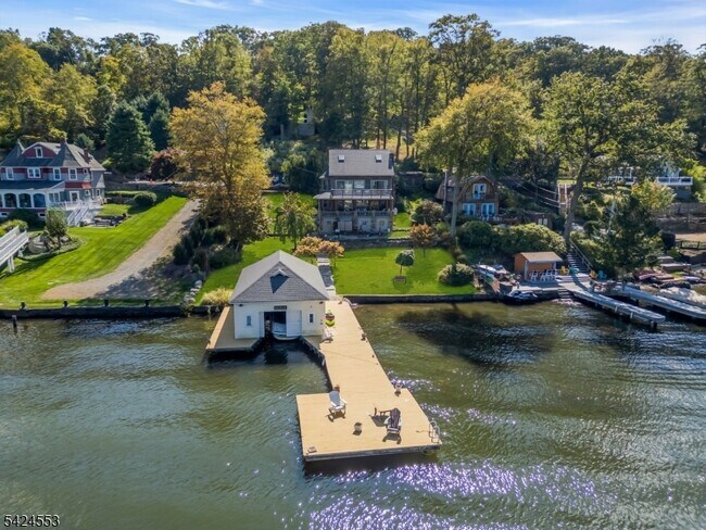 Foto del edificio - 363 Lakeside Blvd