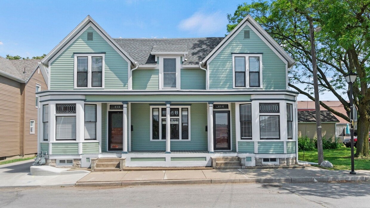 Primary Photo - Completely Restored Historic Townhome near...