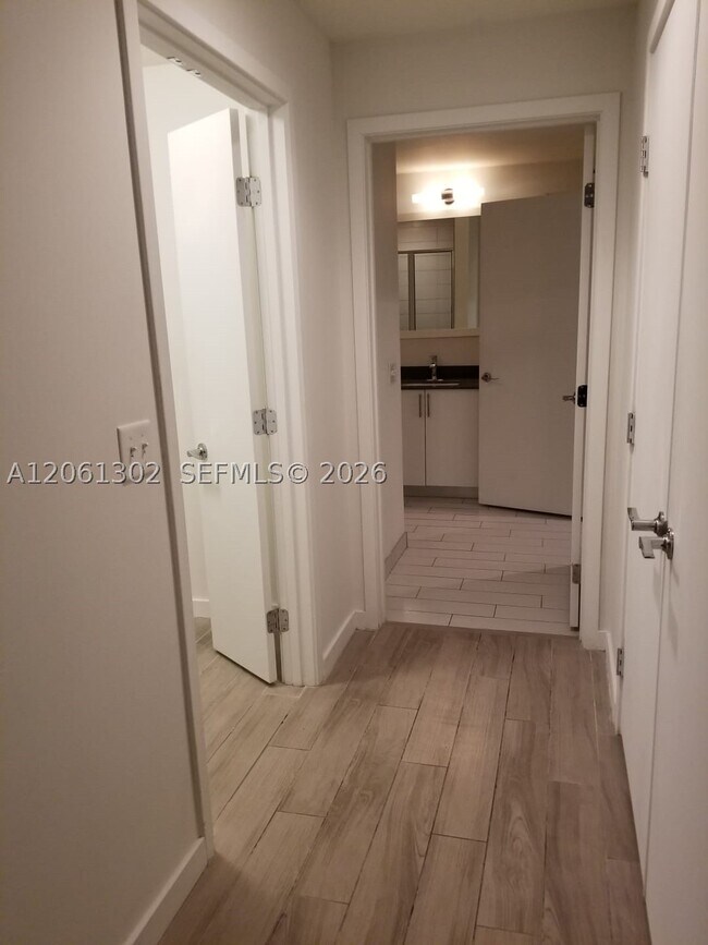 Foto del edificio - 999 SW 1st Ave