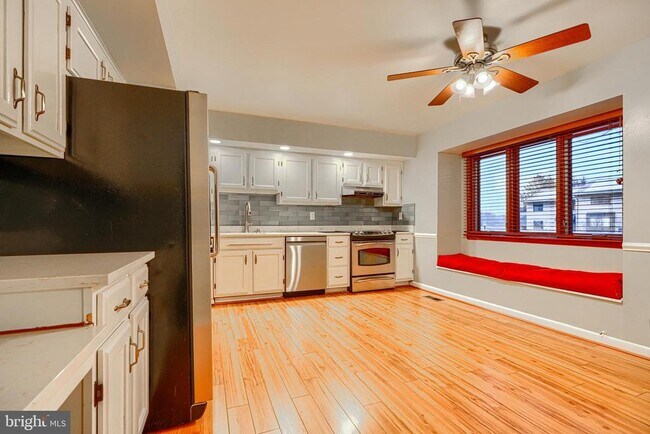 Foto del edificio - 414 Five Farms Ln