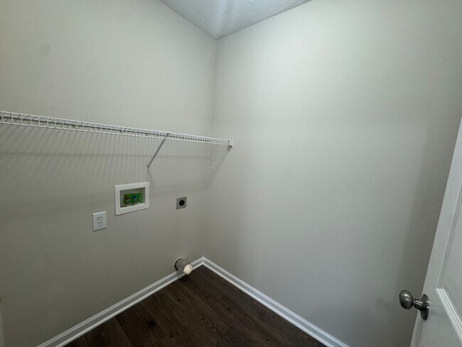 Foto del edificio - Newly Renovated 3BR 2BA home close to GM, ...