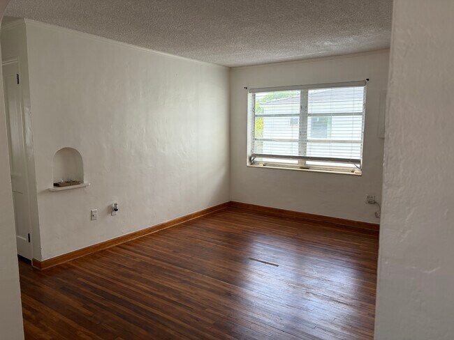 Building Photo - 16 Santillane Ave
