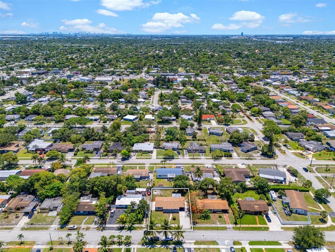 Foto del edificio - 3220 NW 4th Ct