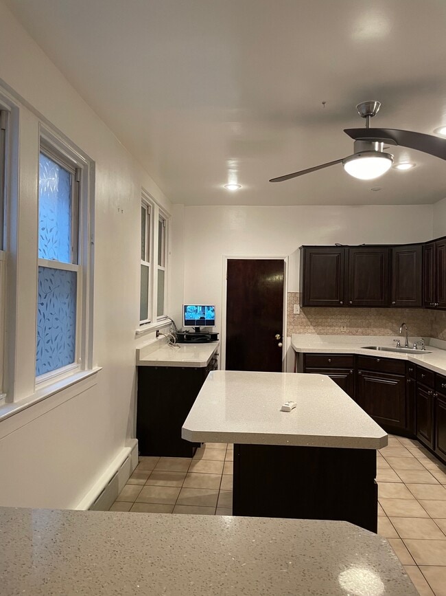 Foto del edificio - 357 E Roosevelt Blvd