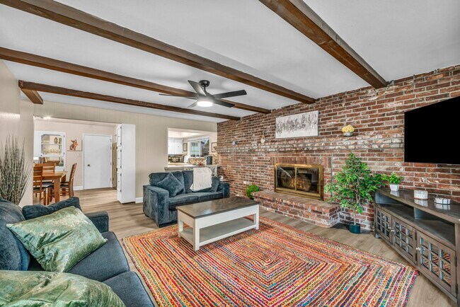 Building Photo - 1490 Foster Dr