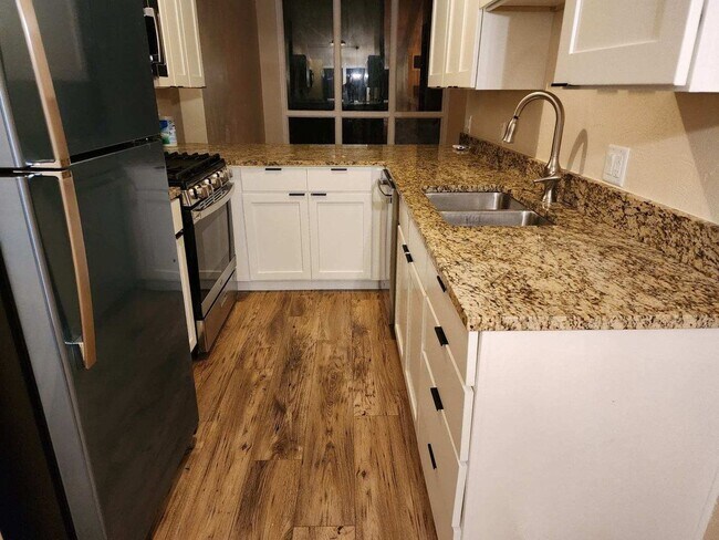 Foto del edificio - 864 Spruce Ct
