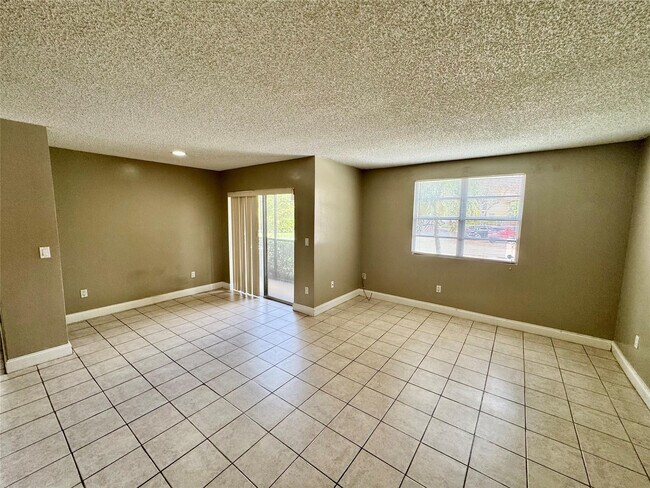 Building Photo - 1239 SW 46th Ave