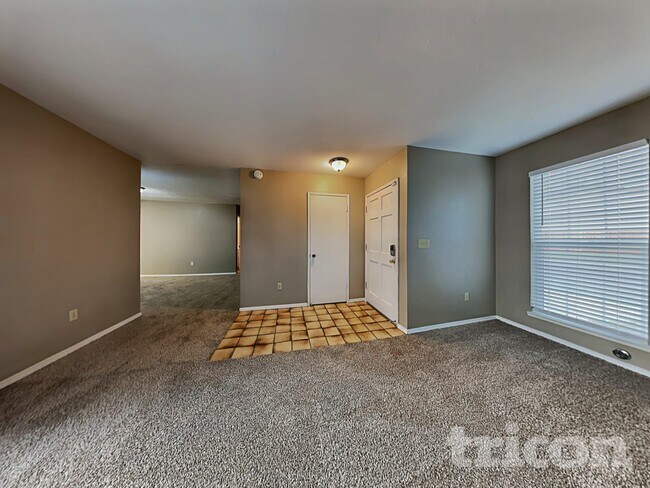 Building Photo - 3400 Suffolk Dr