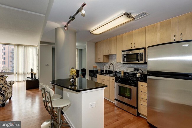 Building Photo - 475 K St NW