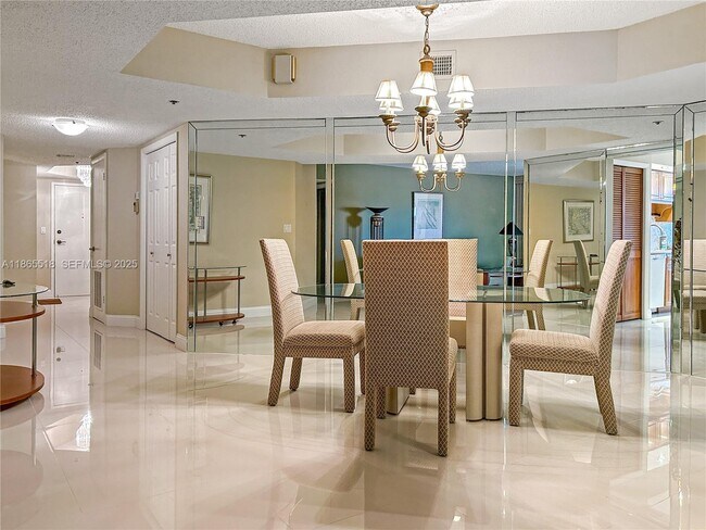 Foto del edificio - 7300 Radice Ct