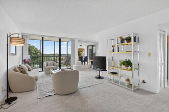 Building Photo - 6895 Willow Wood Dr