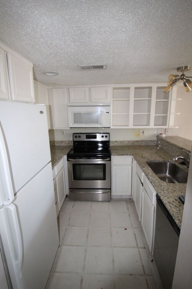 Building Photo - Spicewood Townhome for rent