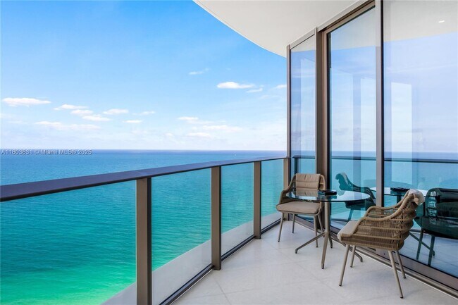 Foto del edificio - 15701 Collins Ave