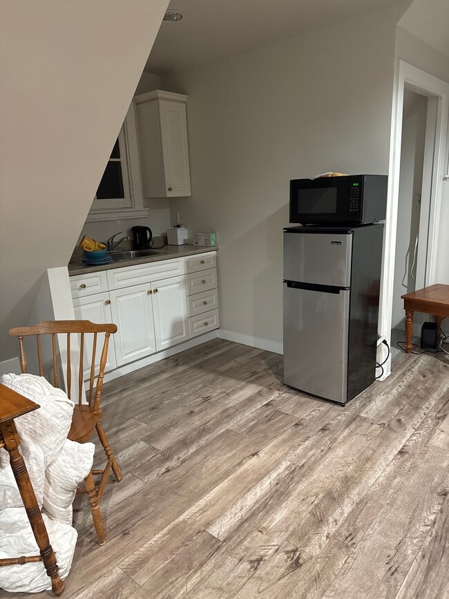 Building Photo - 210 Sixth Av