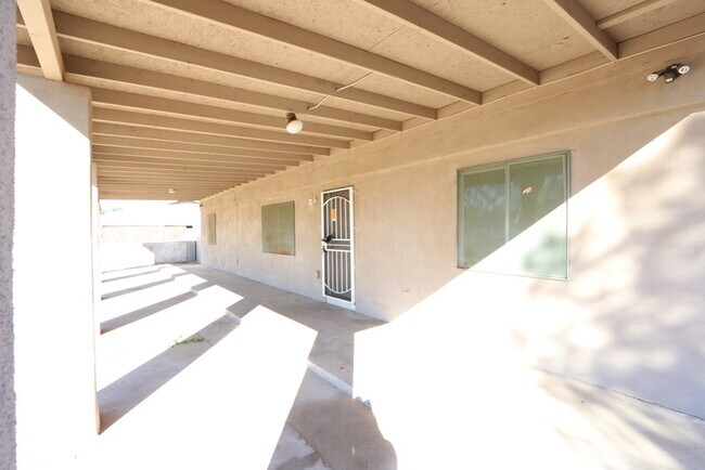 Building Photo - 5401 s 15th ave, phoenix az