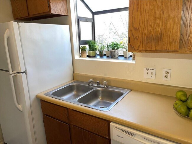 Foto del edificio - 2415 W Slaughter Ln