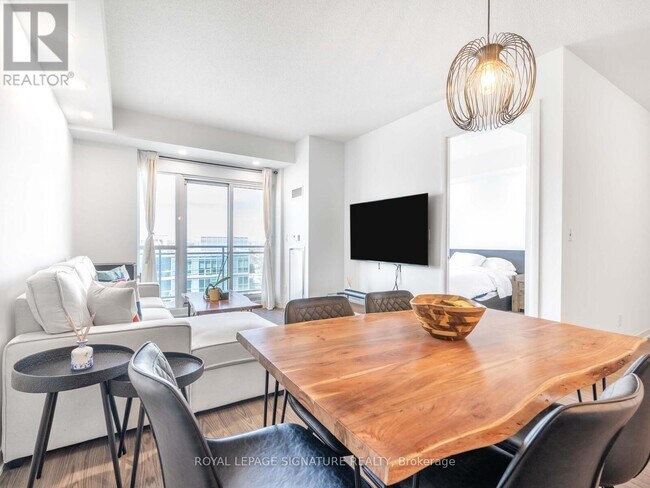 Building Photo - 165 Legion Rd N