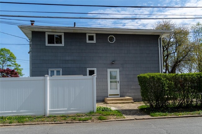 Building Photo - 42 Madison Dr