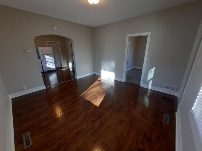 Building Photo - 3814 8th Pl