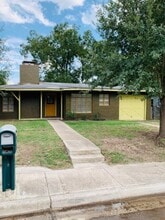 Building Photo - 1064 Sycamore St