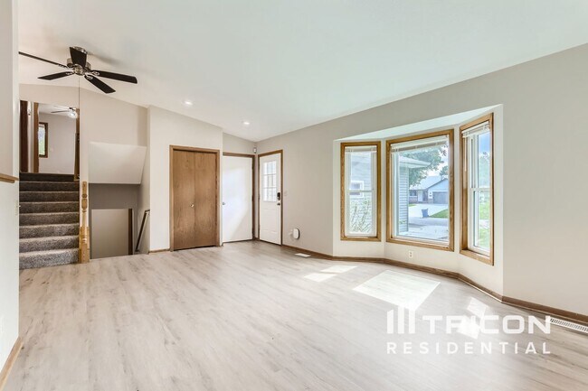 Foto del edificio - 5273 Lannon Ave NE
