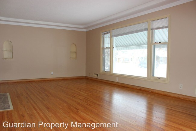 Building Photo - 3 br, 1 bath House - 6124 10th Ave S