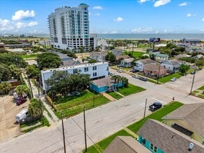 Building Photo - 728 7th St