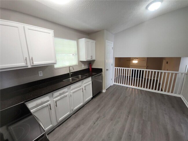 Building Photo - 3368 Eastmont Ln
