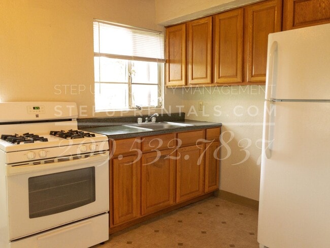 Building Photo - 354 Barretta St