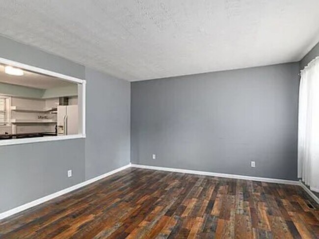 Building Photo - 3 Bed 1 Bath 2 Car Garage Available Now!!!