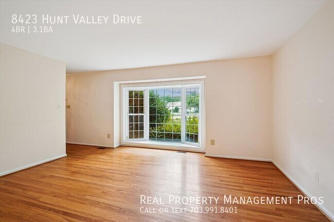 Foto del edificio - 8423 Hunt Valley Dr