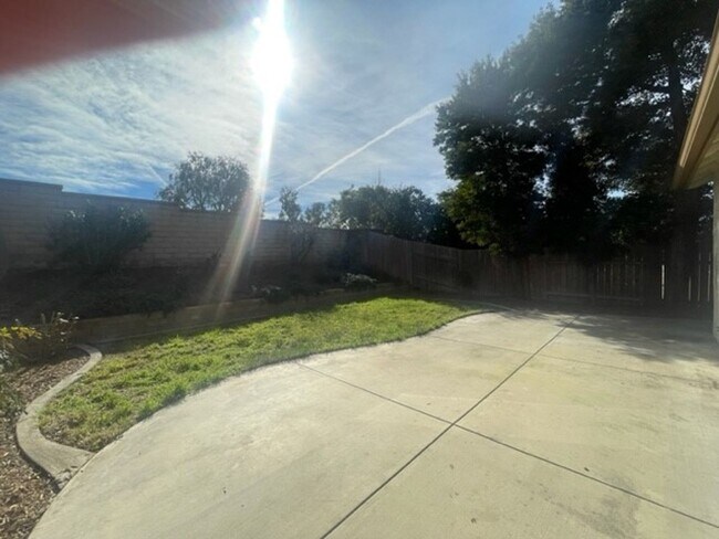 Building Photo - 784 Hacienda Drive Camarillo, CA 93012
