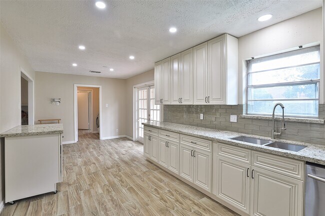 Foto del edificio - 2706 Stetson Ln