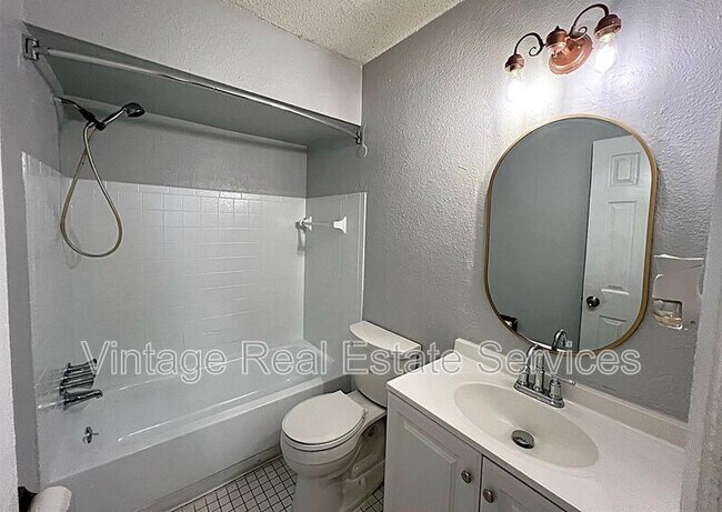 Building Photo - 520 89th Ave N