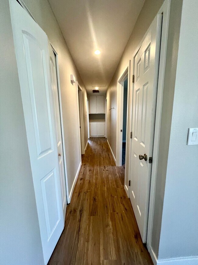 Foto del edificio - Single Story 3 Bedroom Ventura Condo *Totally updated* with GARAGE!