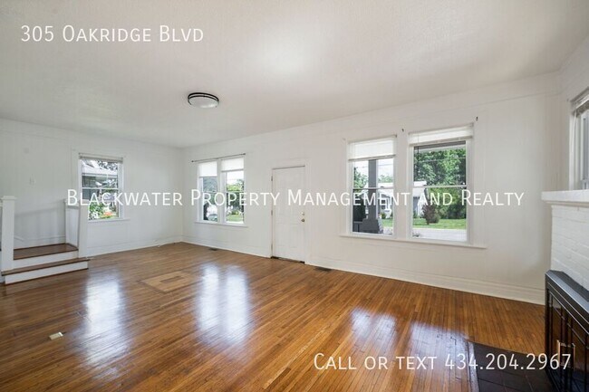 Foto del edificio - 305 Oakridge Blvd