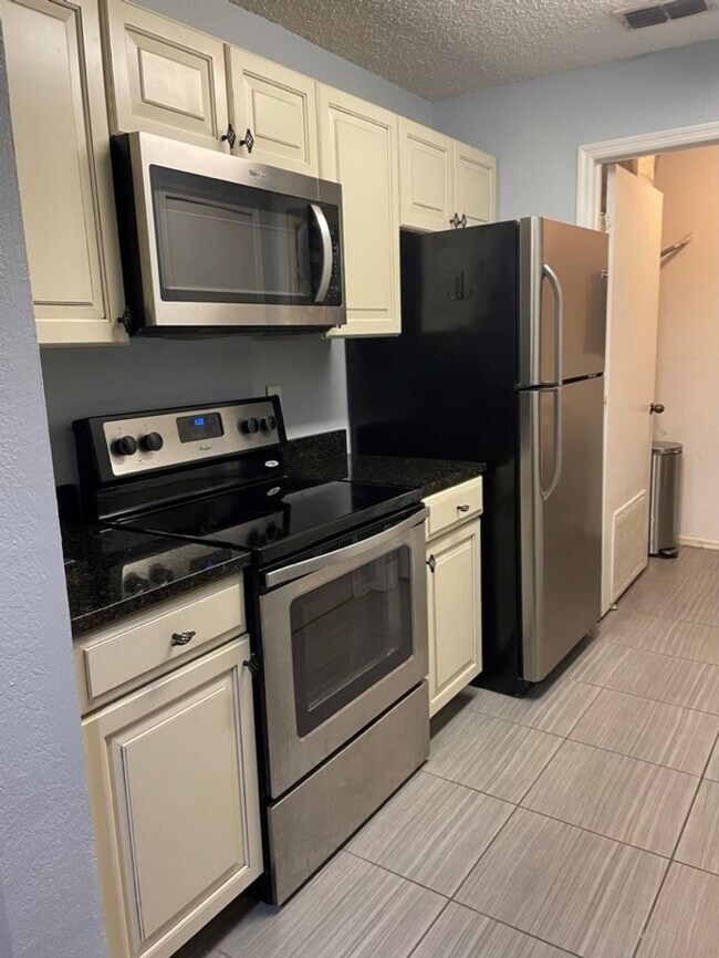 Foto del edificio - Beautiful Furnished 2/2 condo in Windsor Park