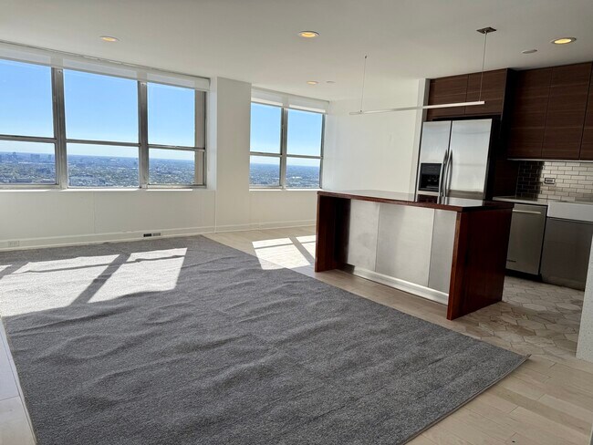 Foto del edificio - 655 W Irving Park Rd