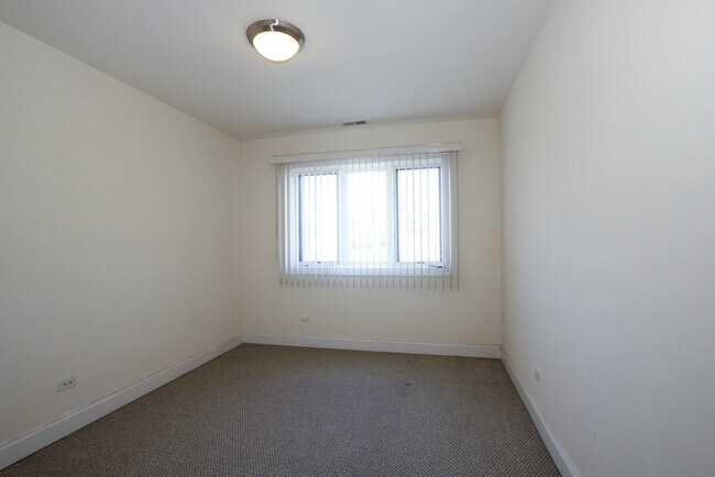 Building Photo - 838 W 31st St