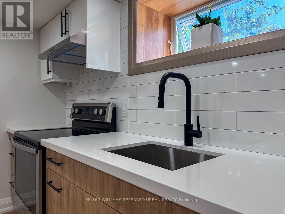 Primary Photo - 18 Sunset Trail