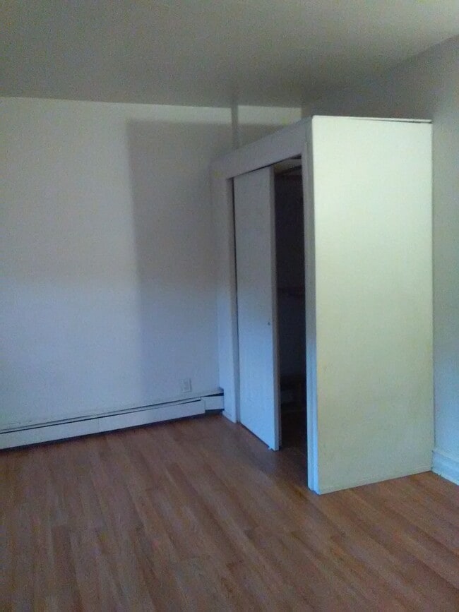 Building Photo - 721 Genesee St