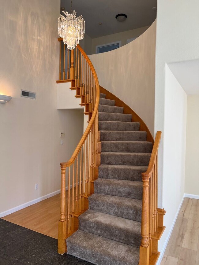 Building Photo - CAMPBELL - Executive 5 bedroom home in a d...